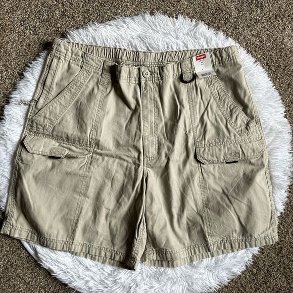 Wrangler Hiker Shorts Multi Function Pockets Lightweight Khaki New Mens Size 42 - Picture 1 of 9